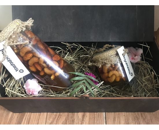 Медовый подарочный набор. Мед с ореховым ассорти 500 мл (семейная бочка) и мед c кешью 200 мл. Мед разнотравье и подсолнух Медолапка, фото 1