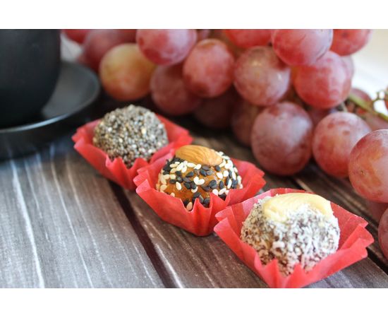 Натуральные и полезные конфеты из сухофруктов и орехов без сахара 180 г Victoria Premium Product, фото 9